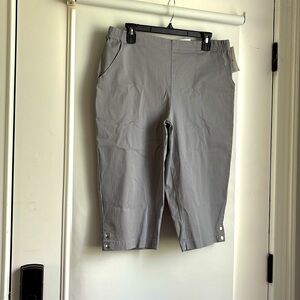 Croft & Barrow Gray Capris NWT size 16p